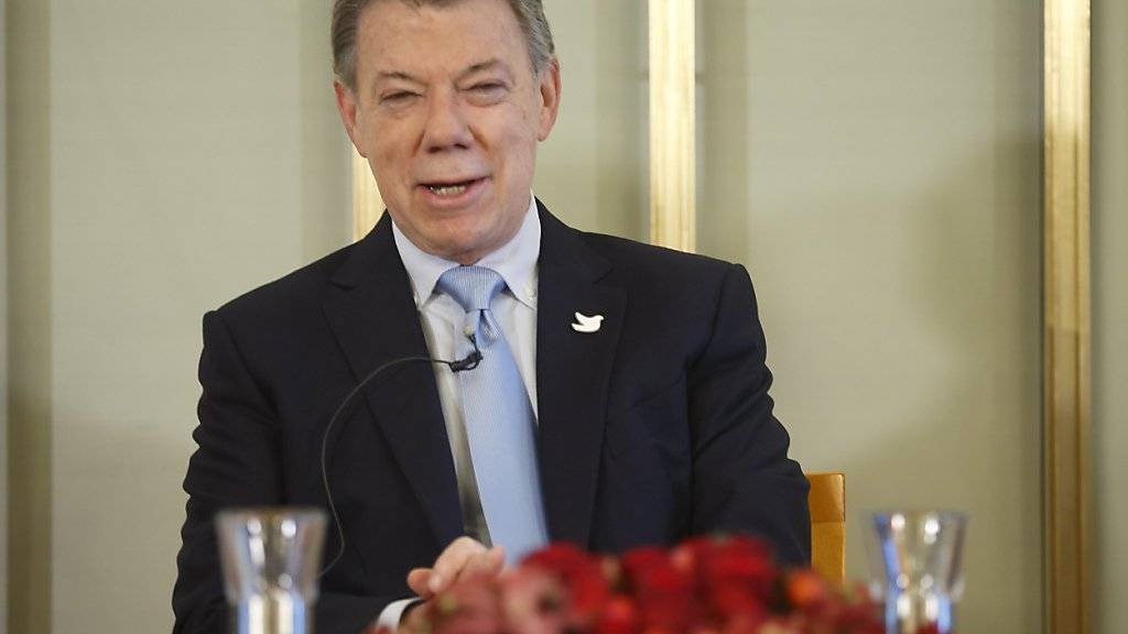 Der Nobelpreis ermutigte Verhandlungsführer und das Volk, sagte Santos in Stockholm.