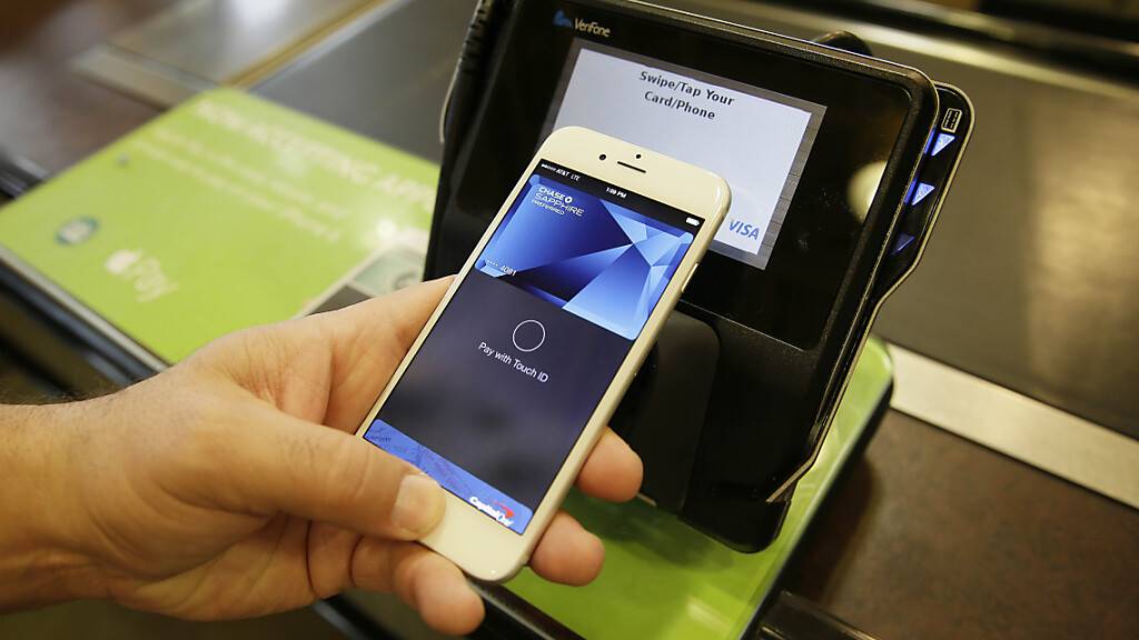 Das Start-up Sumup erlaubt Händlern kontaktlose Bezahlung wie Apple Pay zu integrieren. (Archivbild)