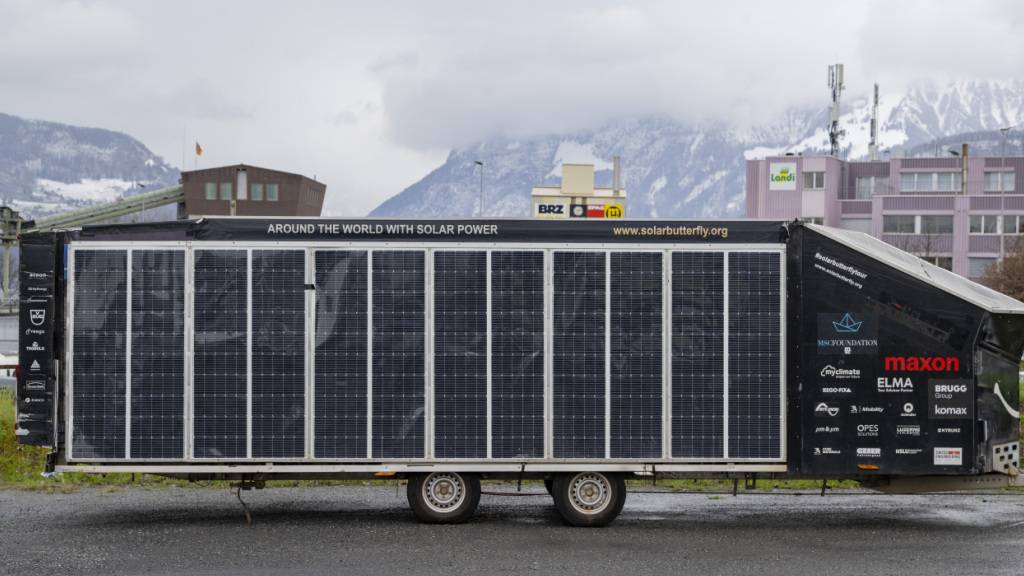 Der Luzerner Solarpionier Louis Palmer bei seiner Ankunft in der Hochschule Luzern fuer Technik und Architektur in Horwm