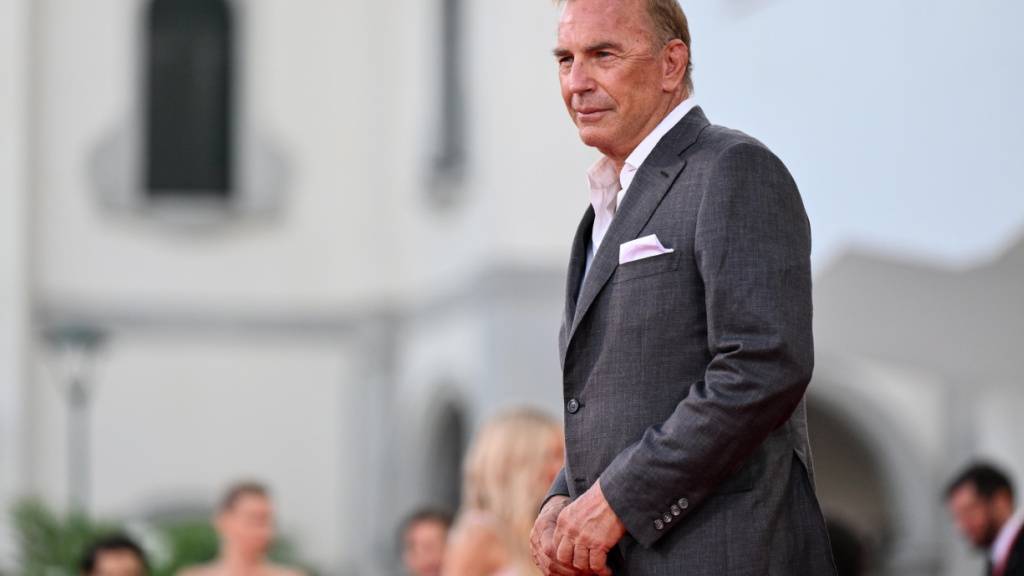 Kevin Costner nimmt Song auf - Spende für Hurrikan-Opfer