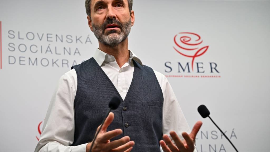 Juraj Blanar, Kandidat und stellvertretender Vorsitzender der Partei «Richtung - Slowakische Sozialdemokratie» (Smer-SSD) und stellvertretender Parlamentpräsident der Slowakei, spricht in der Wahlzentrale seiner Partei. Foto: Pavol Zachar/TASR/dpa