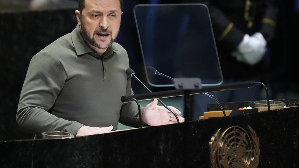 Wolodymyr Selenskyj, Präsident der Ukraine, spricht auf der 78. Sitzung der Generalversammlung der Vereinten Nationen. Foto: Mary Altaffer/AP/dpa