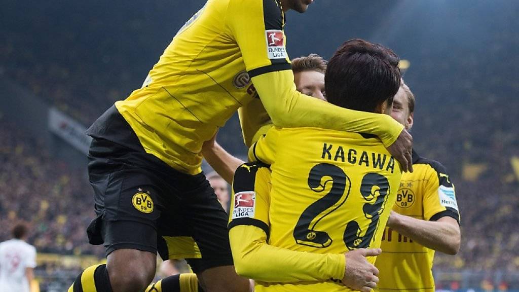 Gegen Augsburg im Torrausch: die Spieler von Borussia Dortmund