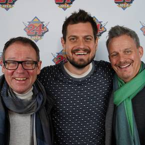 Dominik Widmer macht den Frosch auf der Zürcher Märlibühne... oder so.