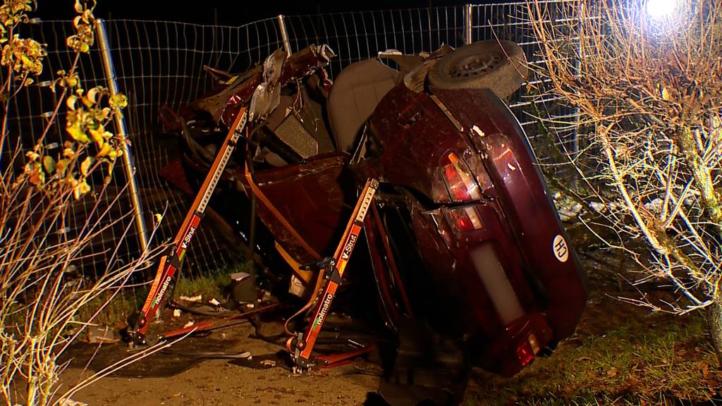 21-jähriger Autofahrer stirbt bei Selbstunfall in Uster (ZH)