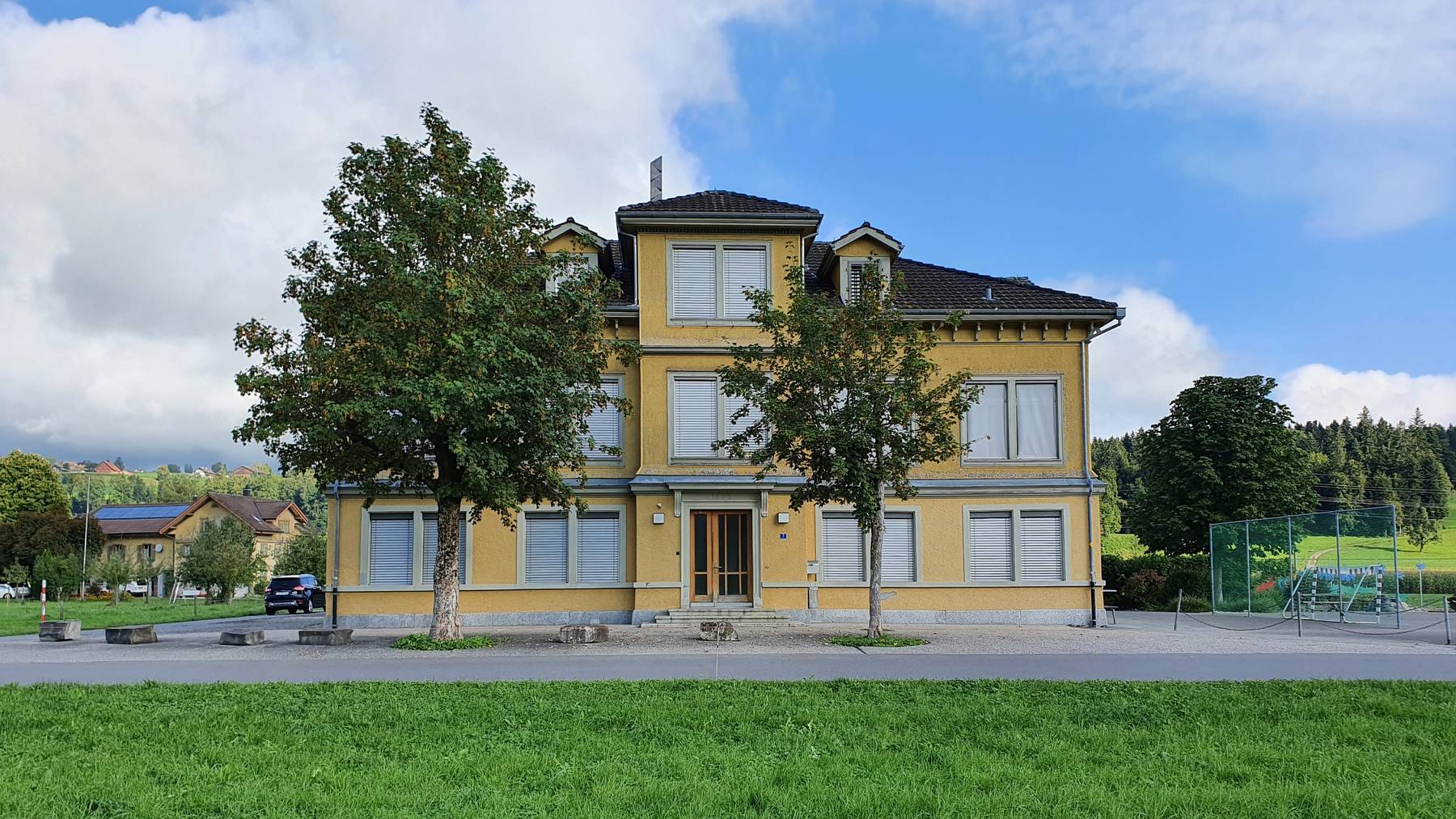 Das Schulhaus Brunau in Malters wird für die Bedürfnisse von Autisten umgebaut. 