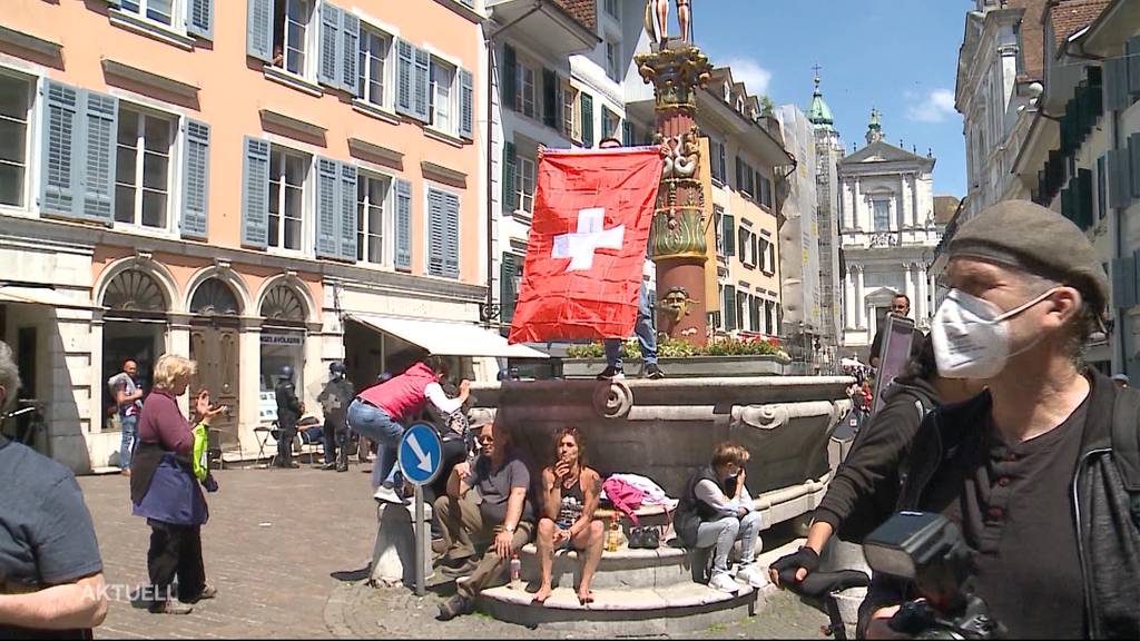 Grosses Polizeiaufgebot in Solothurn: Demo der Corona-Massnahmen-Gegner wird im Keim erstickt