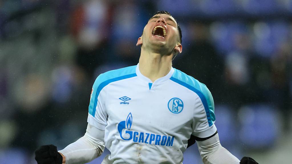 Der Gazprom-Schriftzug ziert die Trikots von Schalke 04 schon lange. Schon bald nicht mehr.