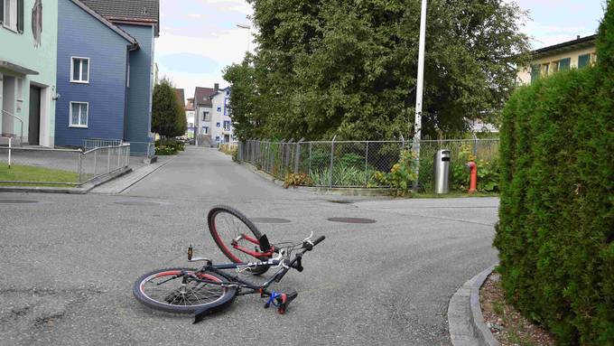 Zwei Verletzte nach Sturz mit Velo