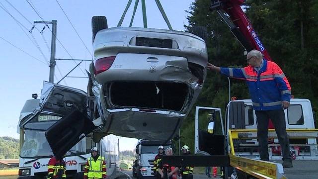 Zugcrash - Autolenkerin schwer verletzt