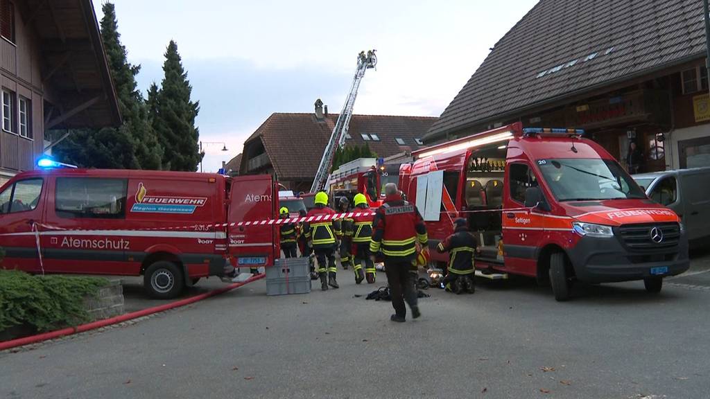 Dachstock in Kirchdorf gerät in Brand – mehrere Wohnungen unbewohnbar