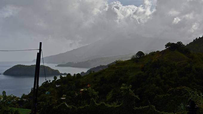 Vulkan La Soufrière in der Karibik ausgebrochen