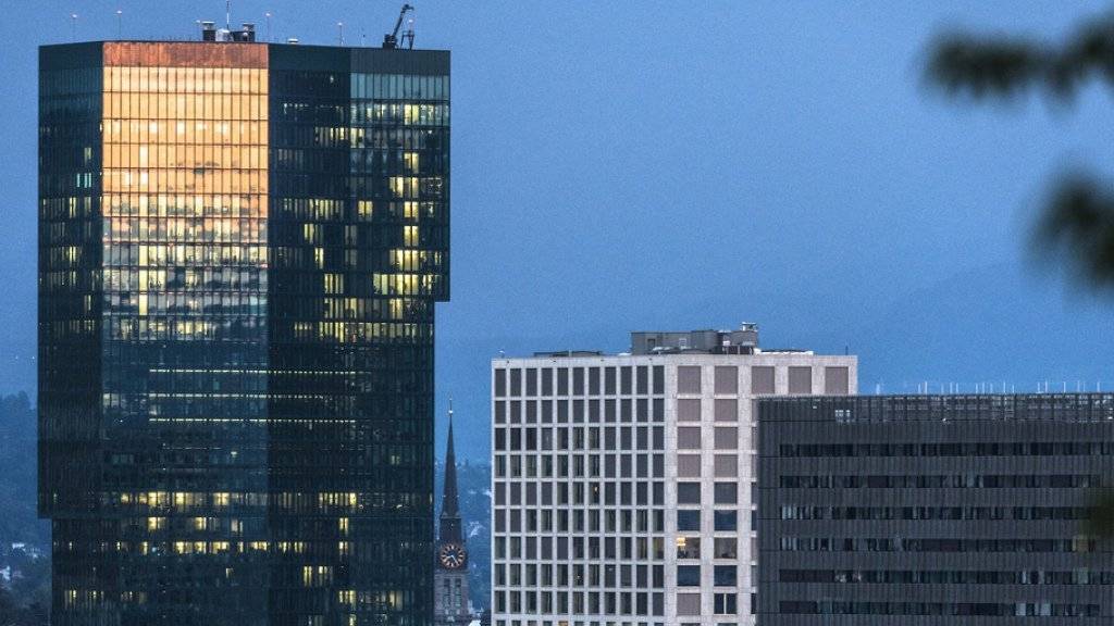 Mit 126 Meter Höhe und 36 Stockwerken vor dem Bau des Roche-Turms in Basel das höchste bewohnbare Gebäude der Schweiz: der Prime Tower in Zürich.