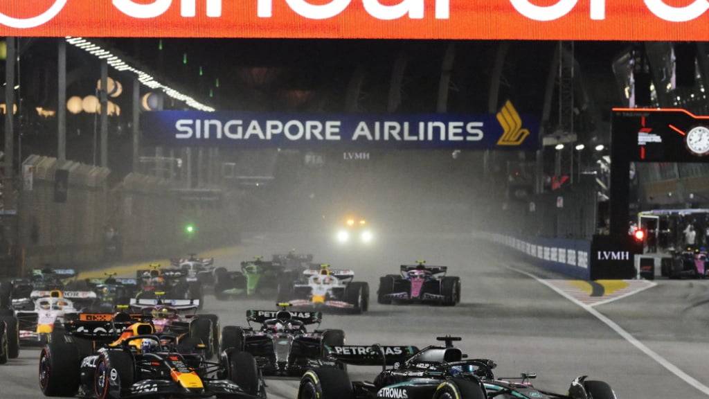 Vom Start bis ins Ziel mit Ausnahme eines Boxenstopps vorne: George Russell gewinnt im Mercedes das Formel-1-Rennen in Singapur überlegen
