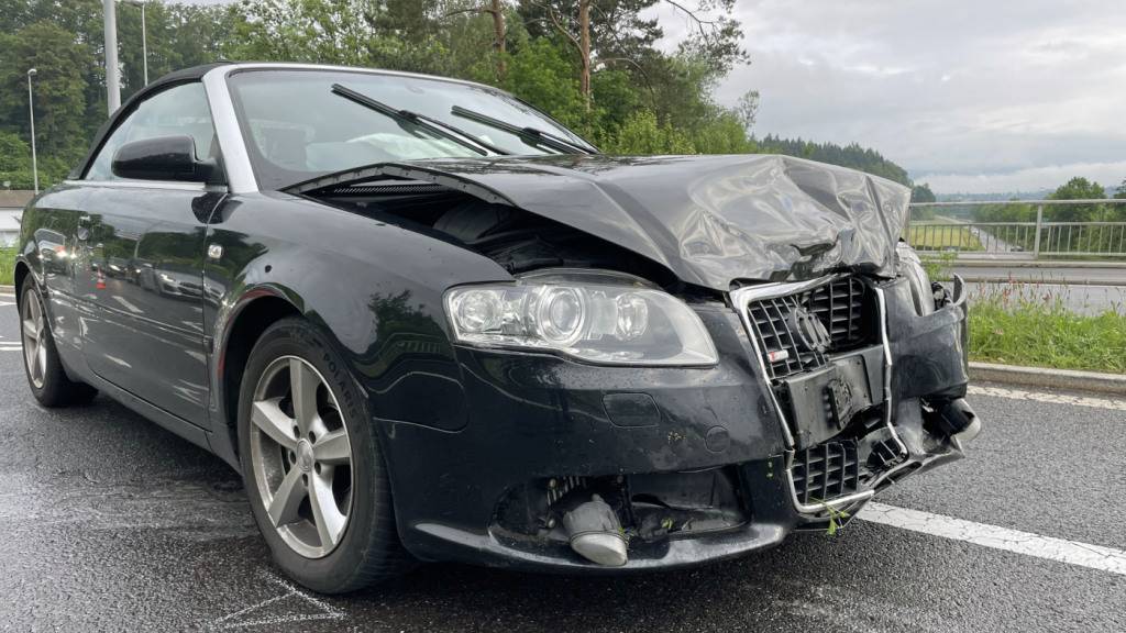 Die Luzerner Polizei rückte am Montagmorgen zu einem Verkehrsunfall in Reiden aus.