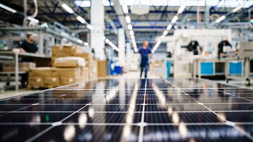 Das finanziell angeschlagene Solartechnikunternehmen Meyer Burger hat die angekündigte Kapitalerhöhung durchgeführt. Dem Unternehmen fliessen 207 Millionen Franken an frischem Kapital zu.(Archivbild)