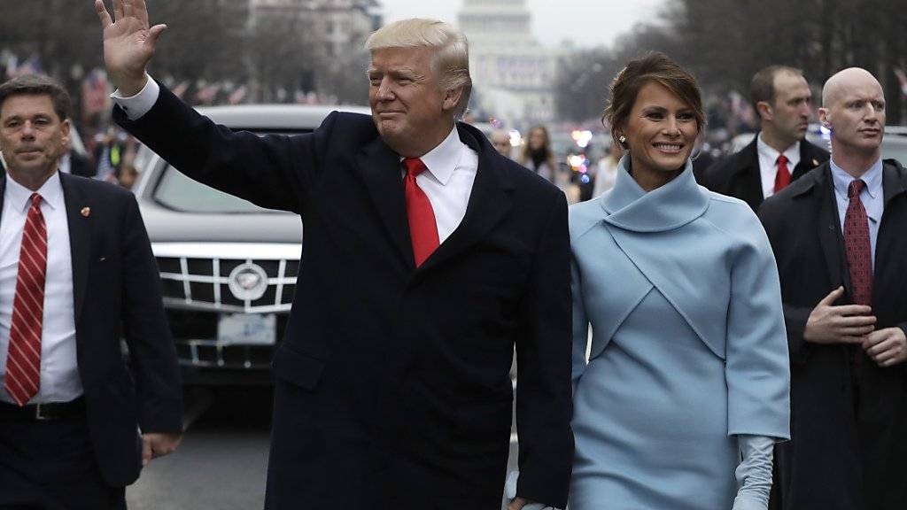Der neue US-Präsident Donald Trump und seine First Lady Melanie legten Stücke der Parade zum Weissen Haus zu Fuss zurück.