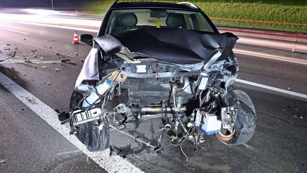 Betrunkener prallt auf A2 bei Luzern mit Auto gegen Wohnmobil