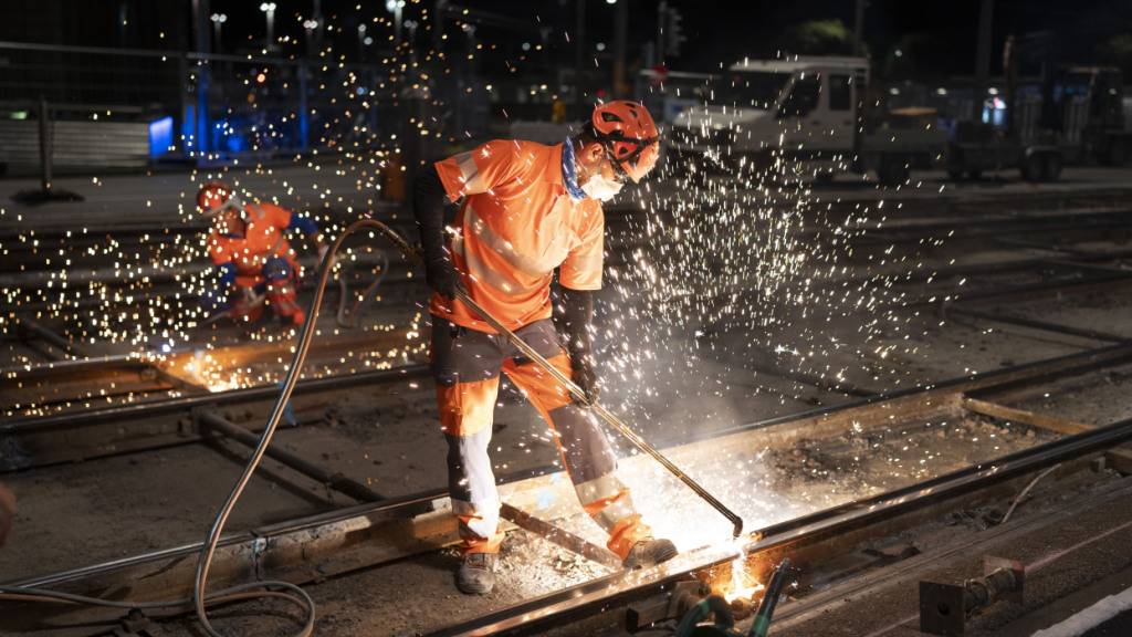 In der Schweiz hat sich die Geschäftslage der Firmen im ersten Quartal 2026 verbessert, allerdings blicken die Unternehmen mit Sorge in die Zukunft. Im Baugewerbe bleibt die Stimmung gut.(Symbolbild)