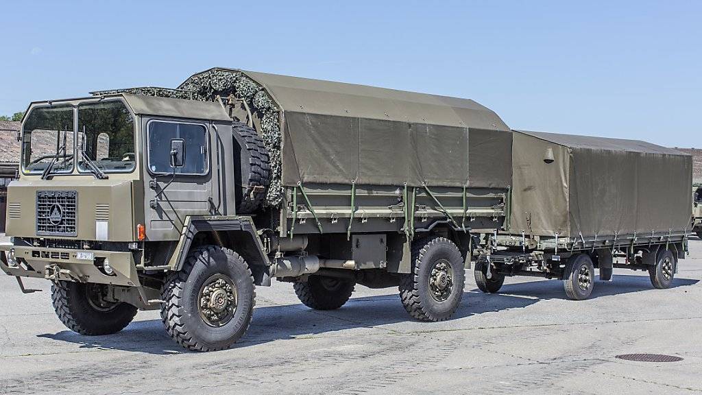 Dieser Lastwagen hat bald ausgedient: Ein Saurer 6DM der Schweizer Armee. (Archiv)
