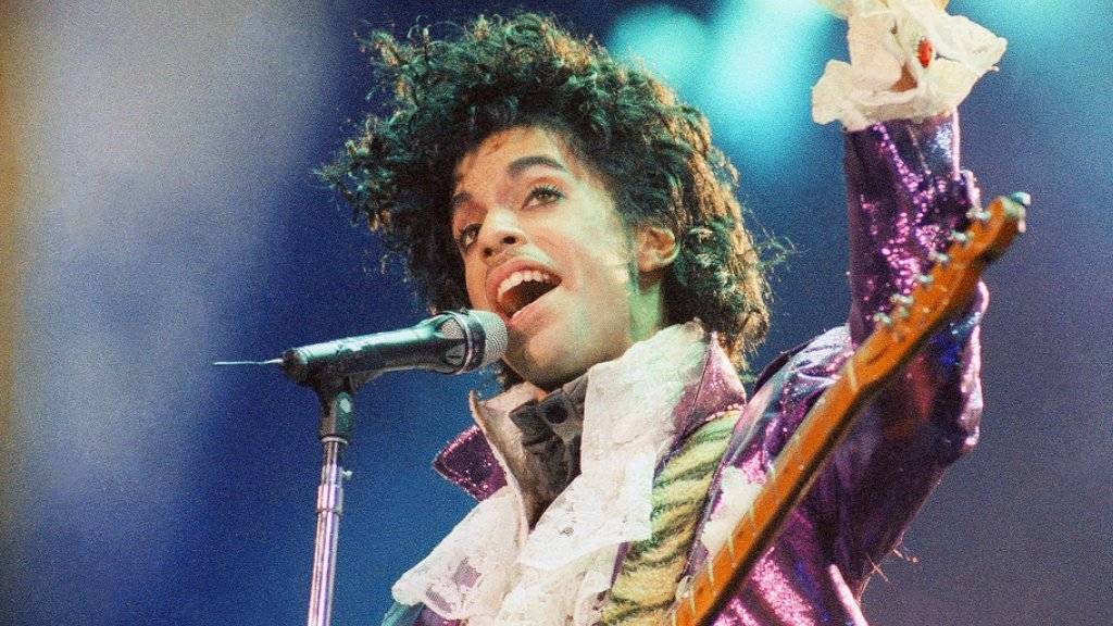 Prince war in seinen letzten Lebenstagen um seine Gesundheit besorgt: Wenige Tage nach einem plötzlichen Bewusstseinsverlust im Flugzeug starb der Musiker. (Archiv)