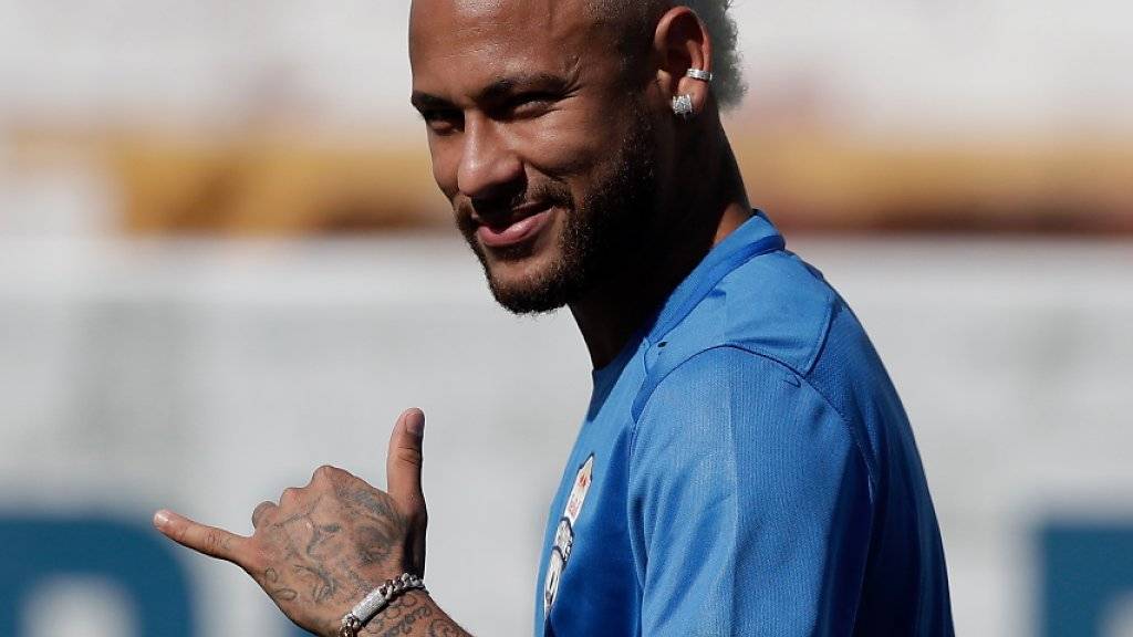 Neymar lässt sich bei seinem Trainings-Einstand mit Paris Saint-Germain seine Wechselgelüste nicht anmerken