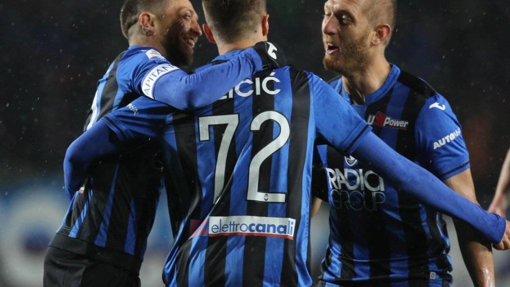 Die Spieler von Atalanta Bergamo freuen sich über einen torreichen Blitzstart gegen Bologna