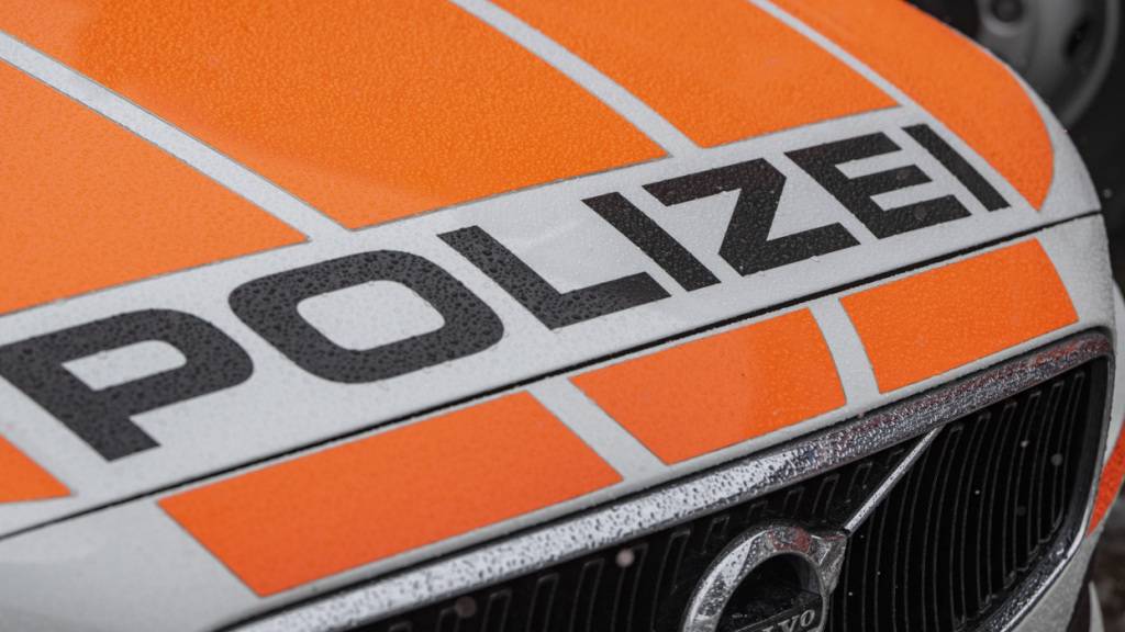 Die Kantonspolizei Schwyz stellt im Falle von Sachbeschädigungen beim Tennis-Club und Pfadiheim in Wollerau Ermittlungen an. (Symbolbild)