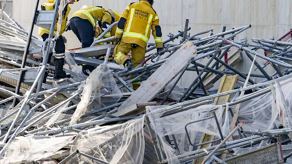 Bei einem schweren Unfall auf einer Baustelle im Westen Lausannes verloren am Freitag drei Arbeiter ihr Leben. Acht weitere Personen erlitten Verletzungen, als in Prilly ein rund 60 Meter hohes Baugerüst einstürzte. (Archivbild)