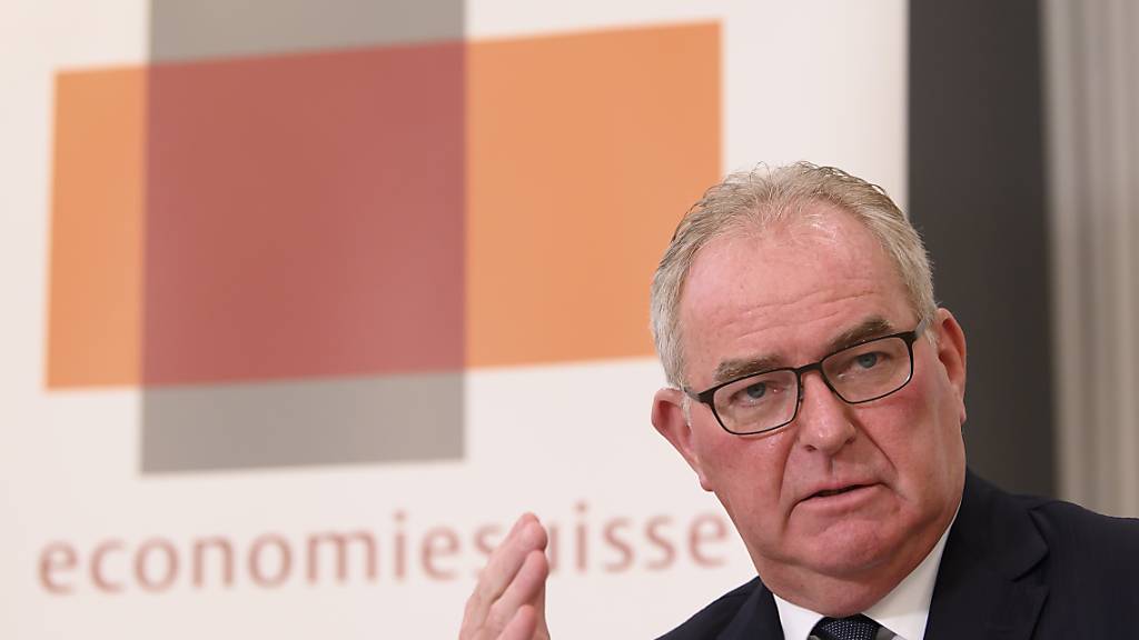 Der Wirtschaftsdachverband Economiesuisse hat den Vorstand um Präsident Christoph Mäder mit neun neuen Mitgliedern besetzt. Dazu gekommen sind etwa der Chef der Zurich Schweiz Juan Beer oder Ypsomed-CEO Simon Michel.(Archivbild)