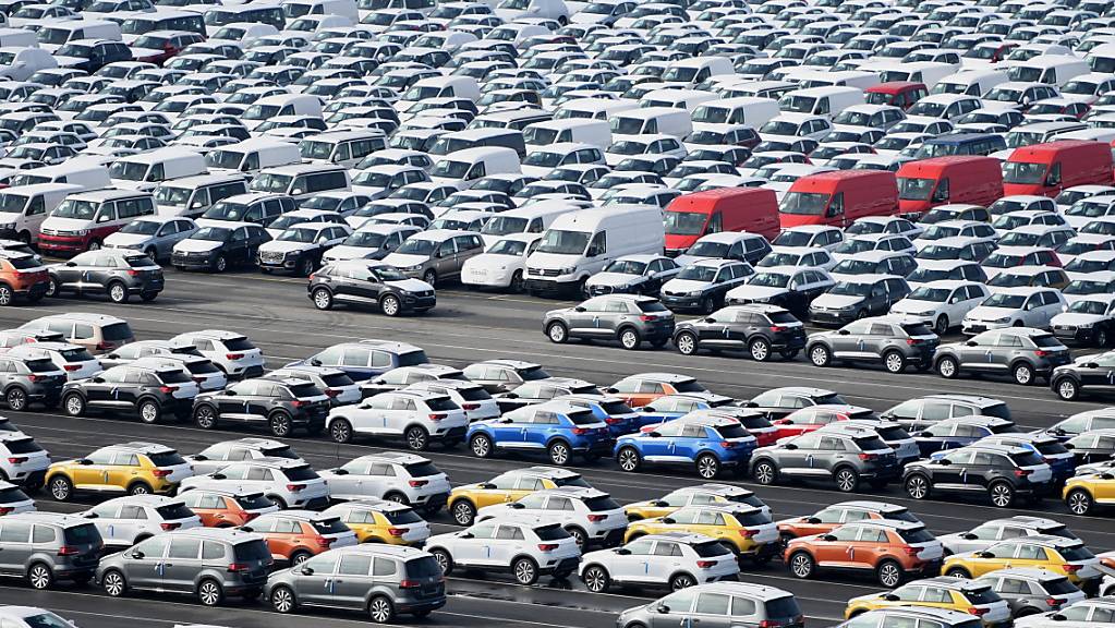 Volkswagen verkauft im Juli beinahe so viele Autos wie im Vorjahr. (Archivbild)