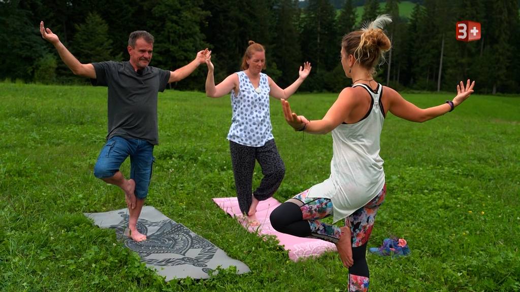 Yogakurs und Schlangenbesuch bringen die Bauern ins Schwitzen