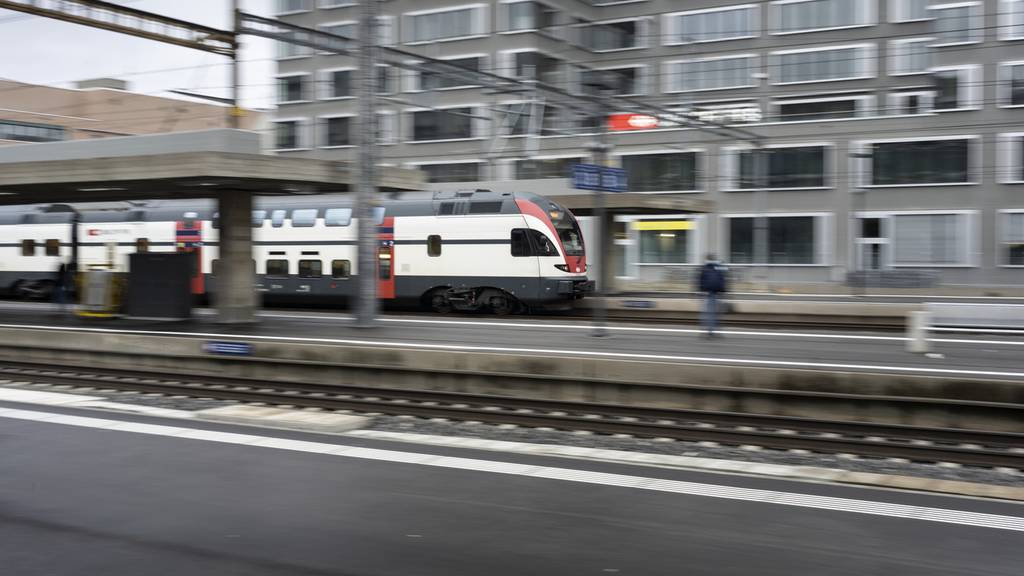 Mann wird in Zürich Altstetten von Zug erfasst und stirbt