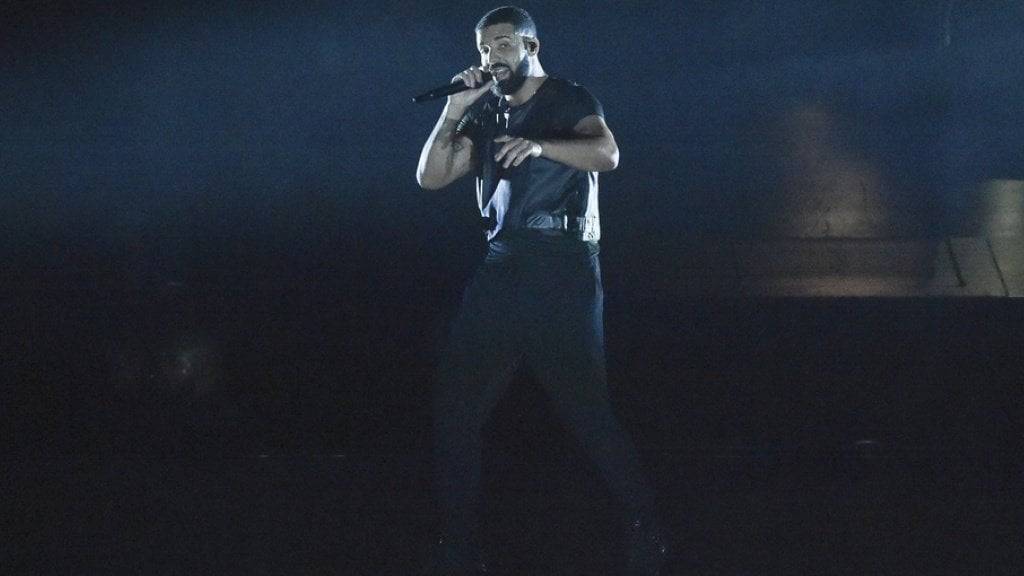 Er hat es schon wieder geschafft: Der kanadische Rapper Drake ist nach 2015 und 2016 erneut der erfolgreichste Künstler auf Spotify. (Archivbild)