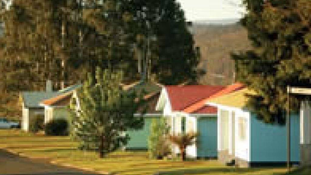 In Australien steht die Art-Déco-Ortschaft Tarraleah zum Verkauf. Für gut 8 Millionen Franken ist der Ort samt Kirche und Bar in Tasmanien zu haben.