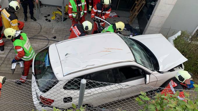 78-Jährige kommt von der Fahrbahn ab wird verletzt