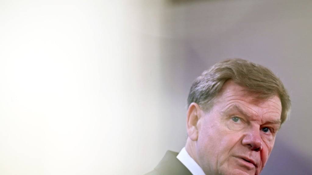 Außenminister Johann Wadephul (CDU) spricht bei einer gemeinsamen Pressekonferenz mit seinem jordanischen Amtskollegen Aiman al-Safadi im Auswärtigen Amt. Die Außenminister treffen sich vor dem Hintergrund des Krieges zwischen Israel und Iran. Foto: Katharina Kausche/dpa