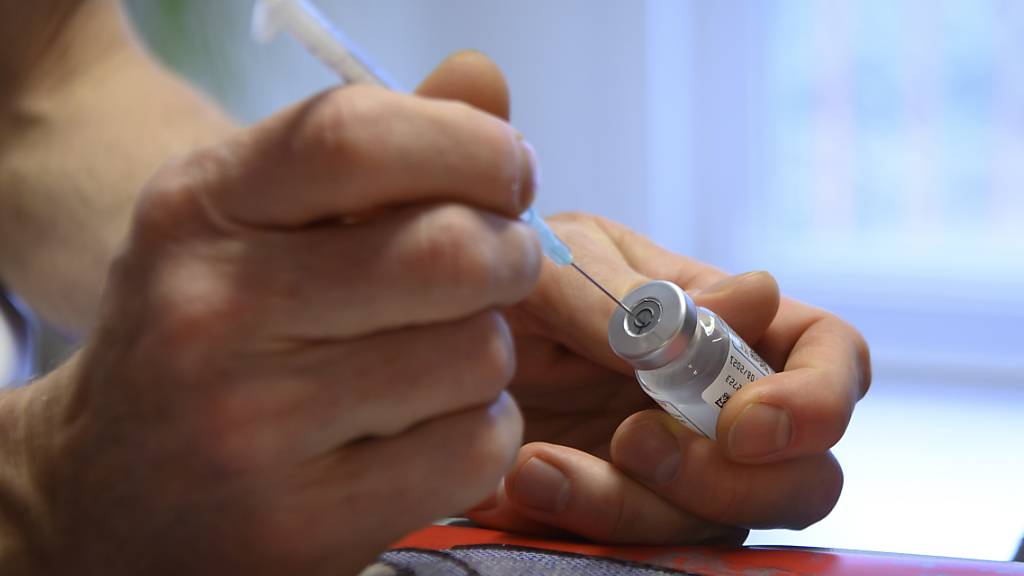 50'000 Personen in der Schweiz haben aktuell zwei Impfdosen gegen das Coronavirus verabreicht bekommen. (Themenbild)