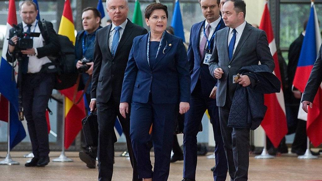 Die polnische Ministerpräsidentin Beata Szydlo will sämtliche EU-Gipfelbeschlüsse blockieren. Grund dafür ist die Wiederwahl von Donald Tusk als EU-Ratspräsidenten am Donnerstag in Brüssel.