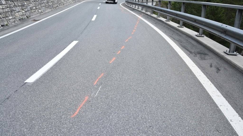 An dieser Stelle in Davos hat sich der Motorradfahrer bei einem Selbstunfall mittelschwer verletzt.