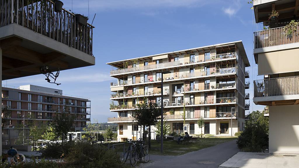 Die Nachfrage nach Mietwohnungen in der Schweiz ist gross. Dabei sind die Angebotsmieten für neue und wieder zu vermietende Wohnungen in der ersten Jahreshälfte 2022 um 1,3 Prozent gestiegen.(Archivbild)