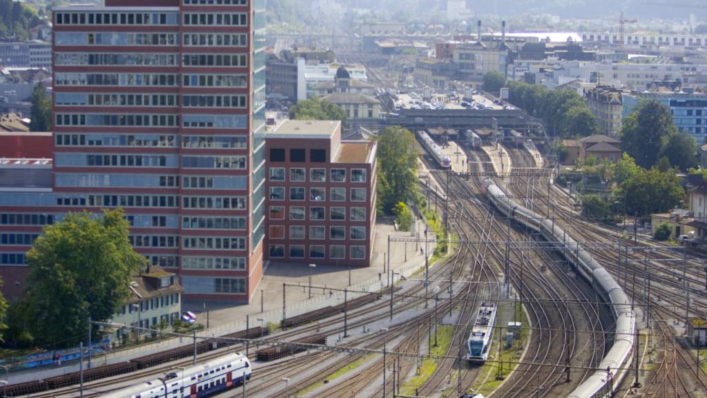 Entgleiste Güterlok beschädigt Weiche in Winterthur
