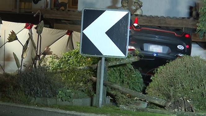 Schwerer Unfall in Kölliken: Autofahrer (†65) stirbt noch auf Unfallstelle