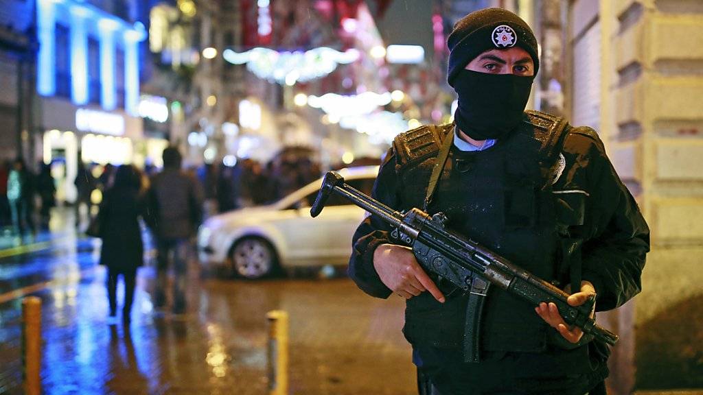 Die Fahndung anch dem flüchtigen Attentäter von Istanbul geht weiter.