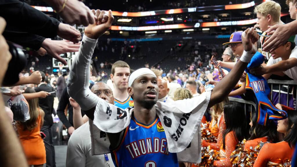 Die Spieler der Oklahoma City Thunder, im Bild Shai Gilgeous-Alexander, lassen sich feiern