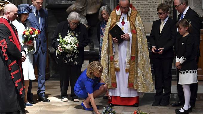 Stephen Hawking in London beigesetzt