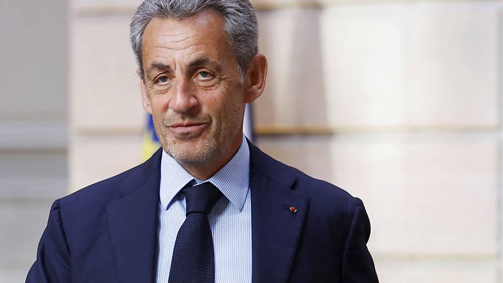 ARCHIV - Nicolas Sarkozy, ehemaliger Präsident von Frankreich, kommt zur Amtseinführungszeremonie des französischen Präsidenten Macron im Elysee-Palast. Foto: Gonzalo Fuentes/RTR POOL/AP/dpa
