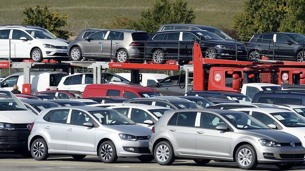 Autos von VW bei einem Schweizer Autohändler. Im Januar sind markant mehr Autos verkauft worden als vor einem Jahr.