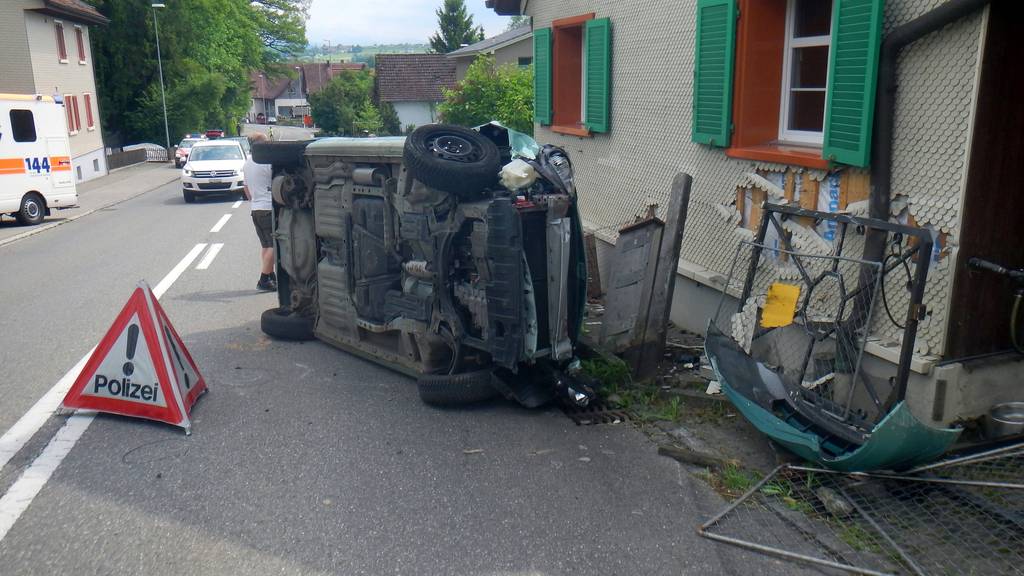 Die Autofahrerin wurde nach dem Unfall ins Spital gebracht. Bild: Kantonspolizei Thurgau