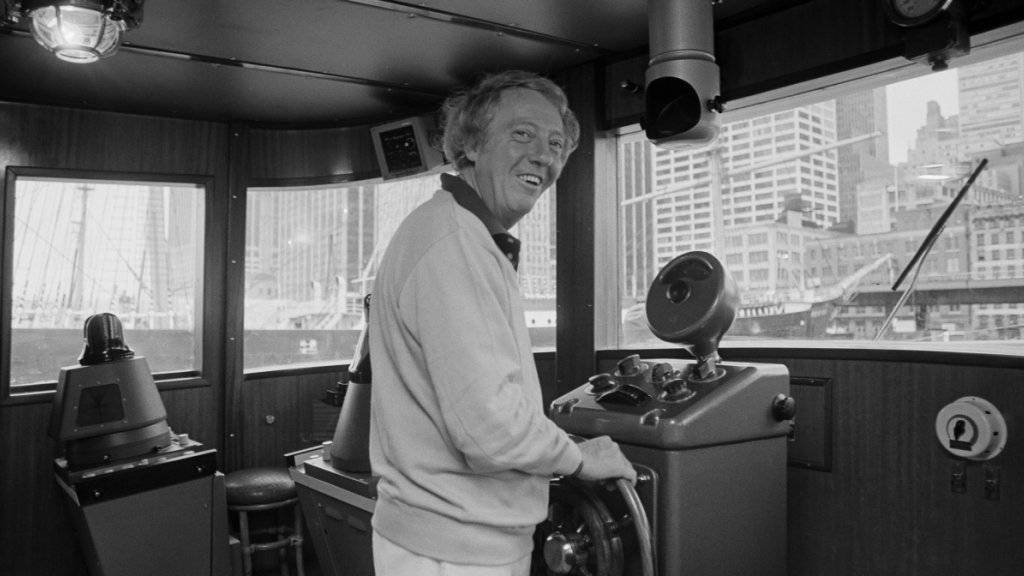 Der Pop-Produzent Robert Stigwood - hier 1979 auf seiner Jacht vor Manhattan - ist am Montag 81-jährig verstorben (Archiv).